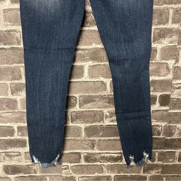 NWT KanCan High Rise Curvy Dark Ripped Cropped Jean - Picture 9 of 12